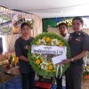 พ.ต.ท.พนม  สุวรรณโณ  ประธานกรรมการ  คณะกรรมการสหกรณ์ฯ   ร่วมไว้อาลัยและมอบทุนสาธารณประโยชน์ต่อครอบครัวของ   ดาบตำรวจพีรพัฒน์  พรหมณะ  สมาชิกสหกรณ์ฯ  เมื่อวันที่  10  กรกฎาคม  2555