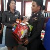 มอบกระเช้าอวยพรปีใหม่ เมื่อวันที่  26 ธันวาคม 2556